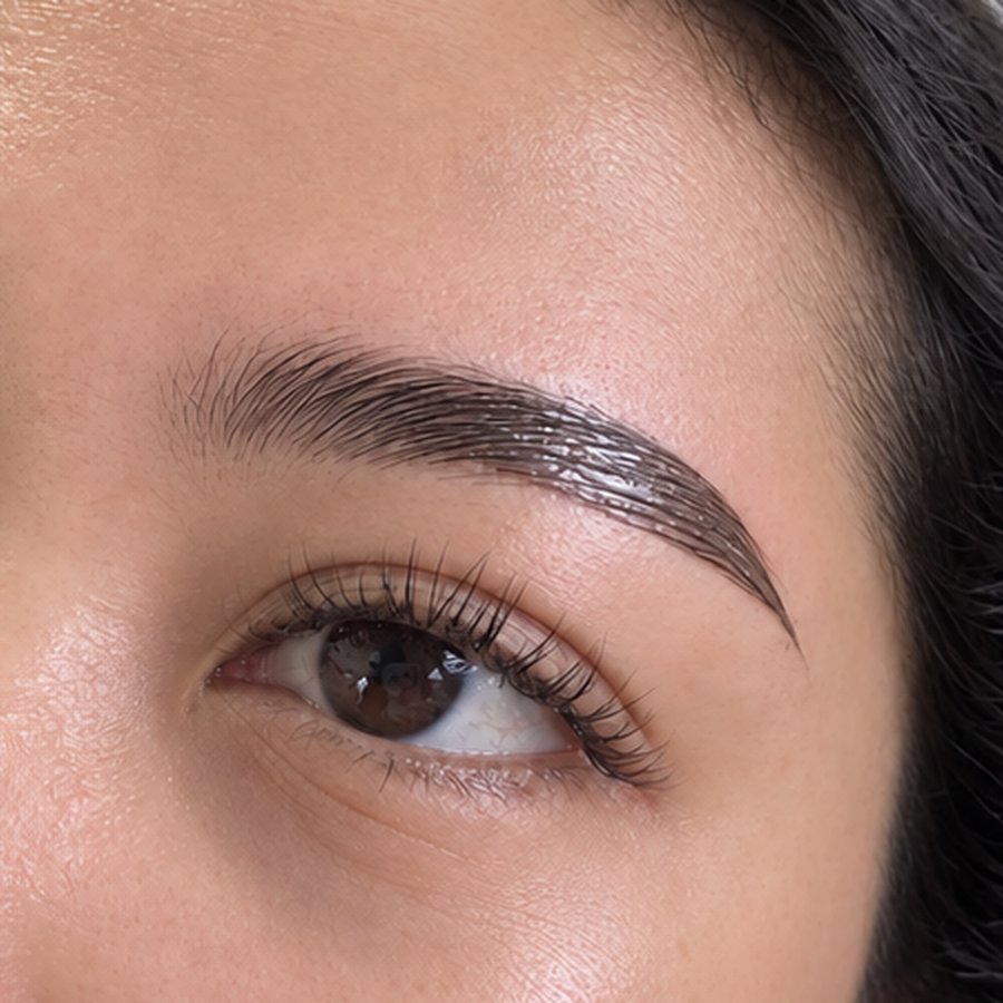 Alis dan bulu mata setelah brow lamination dan lash lift di Living Lash Beauty